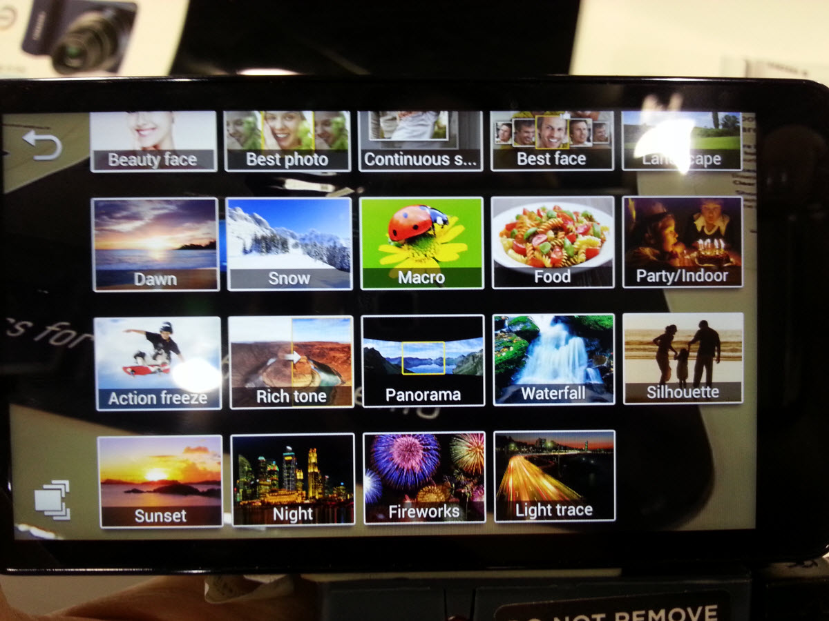 Samsung Galaxy Camera - Simple button functions for every occasion.